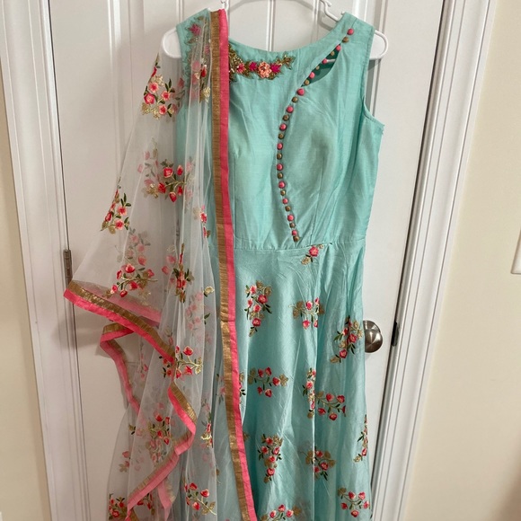 NEW Long gown with net scarf and legging - Picture 2 of 8